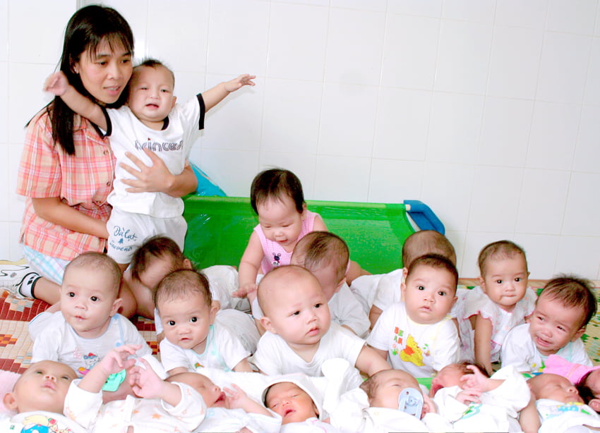 Những đứa trẻ được Mẹ Hương nhận về chăm sóc với đủ mọi độ tuổi.